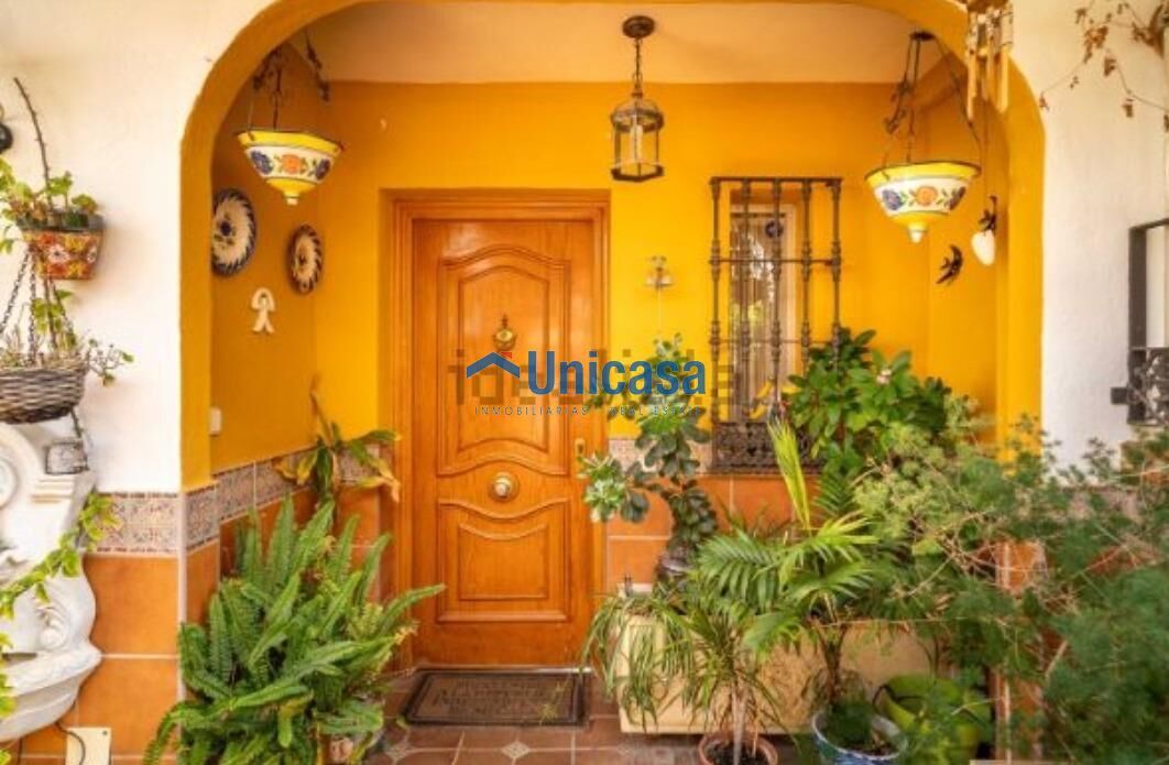 Casa adosada en venda a Los Almendros - El Limonero - El Tomillar, Puerto de la Torre - Atabal