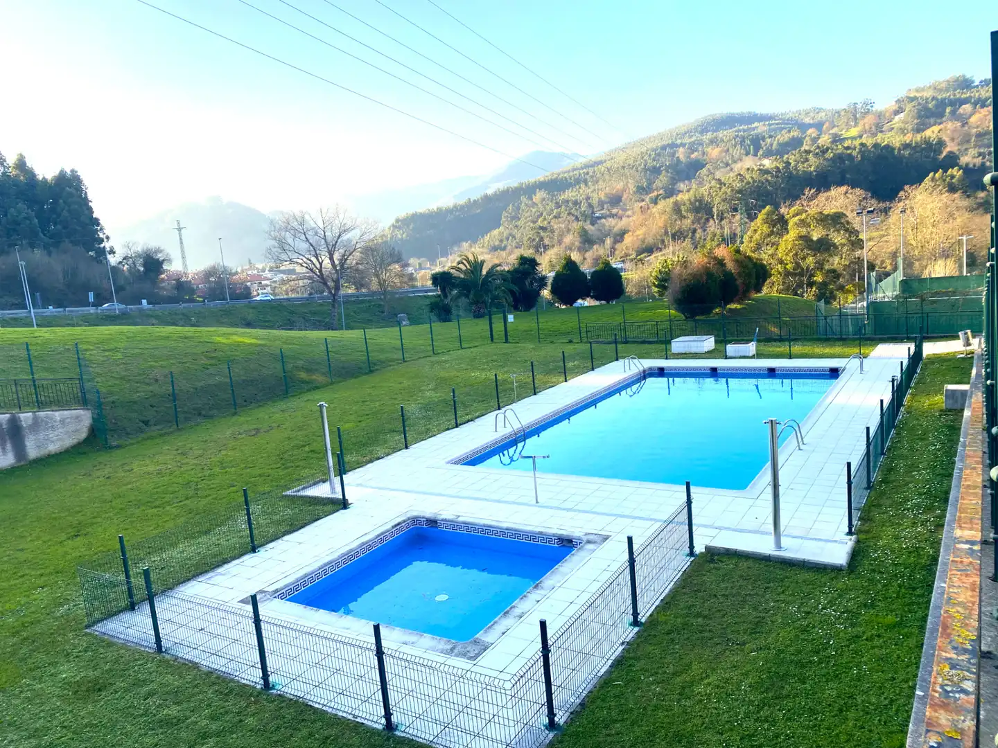 Piscina de Piso en venta en Castro-Urdiales con Calefacción, Jardín privado y Parquet