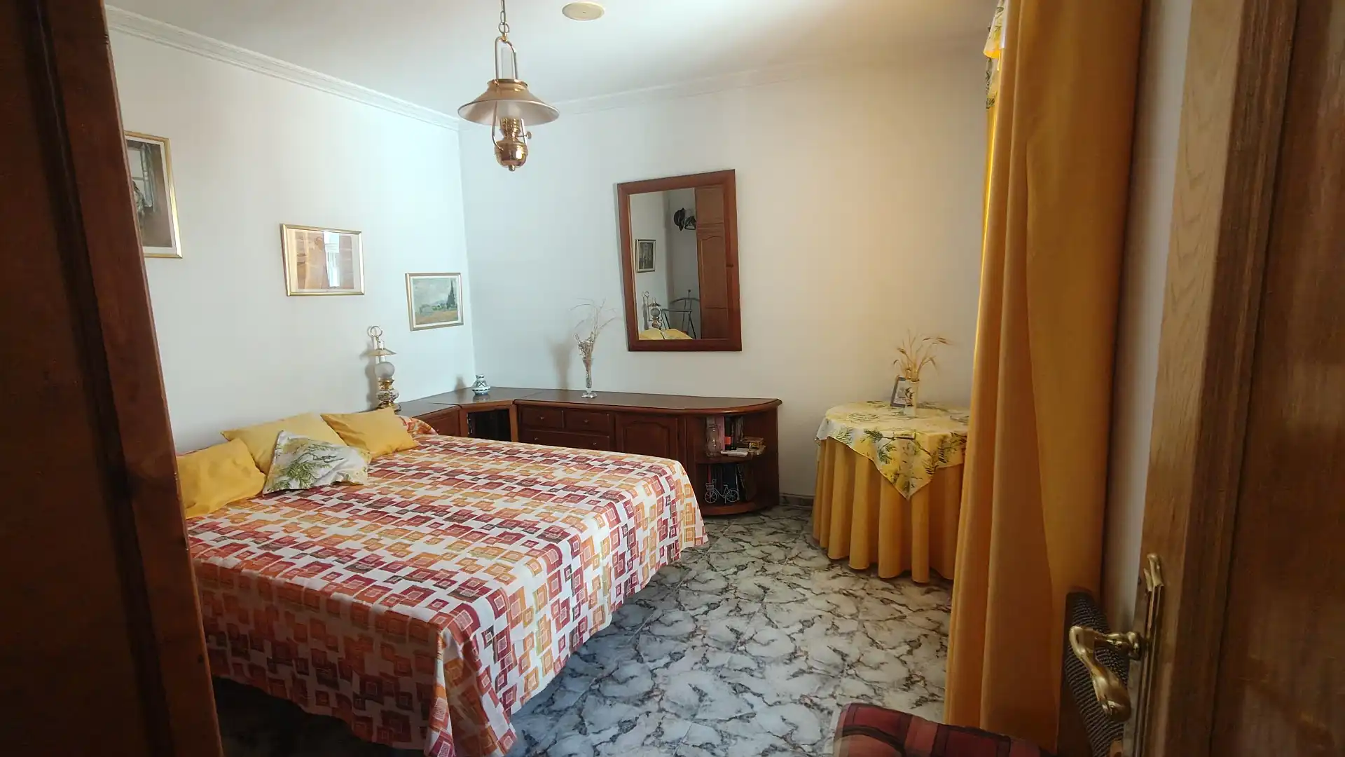 Dormitori de Casa o xalet en venda en Baza amb Moblat, Forn i Rentadora