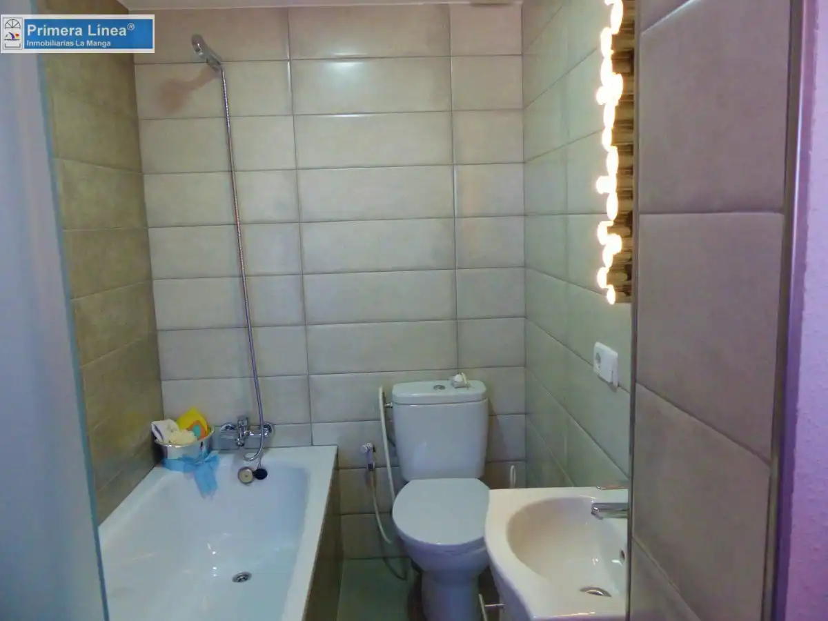 Baño de Casa adosada en venta en Cartagena con Jardín privado, Trastero y Amueblado