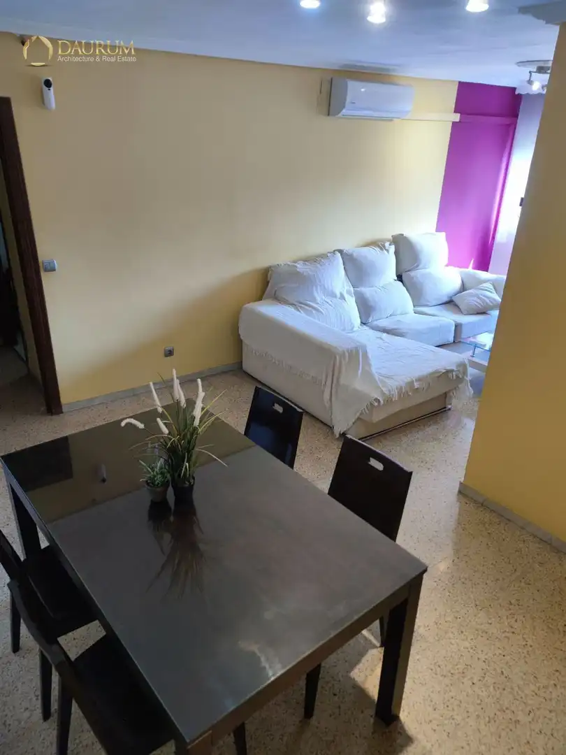 Sala d'estar de Pis en venda en Sevilla amb Aire condicionat, Terrassa i Traster