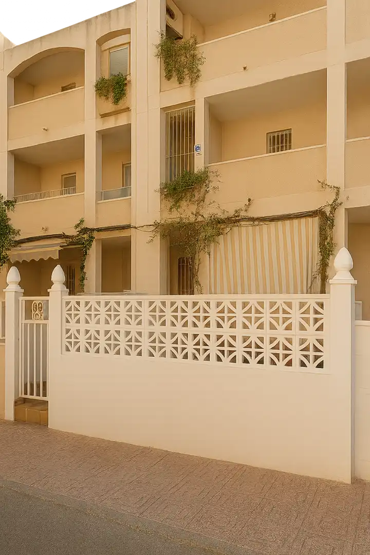 Vista exterior de Pis en venda en Torrevieja amb Terrassa