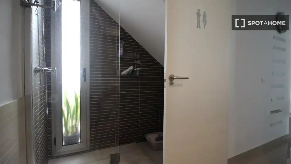 Bany de Apartament per a compartir en Torrevieja amb Aire condicionat, Calefacció i Terrassa