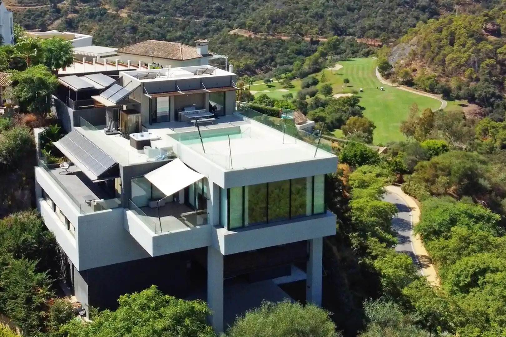 Vista exterior de Casa o chalet en venta en Benahavís con Aire acondicionado, Calefacción y Jardín privado