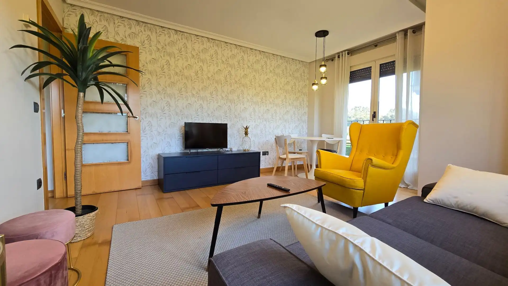 Living room of Flat for sale in Llanes  with Heating, Terrace and Furnished
