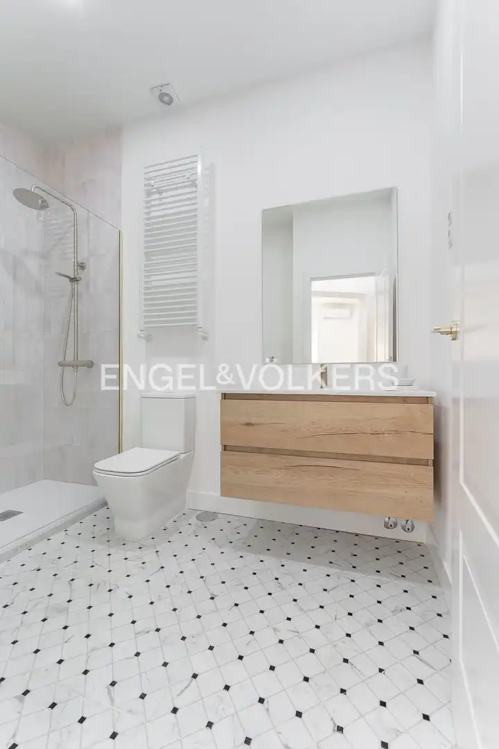 Baño de Piso en venta en Madrid con Aire acondicionado, Calefacción y Parquet