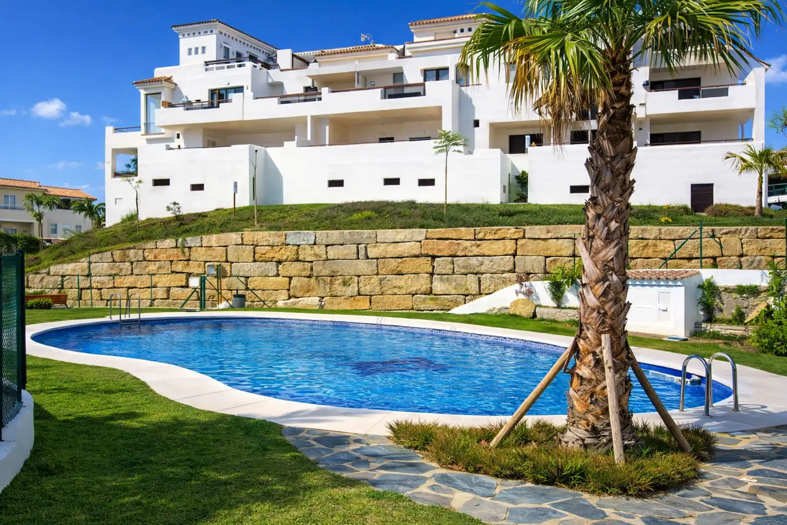 Piscina de Apartament en venda en Casares amb Aire condicionat, Terrassa i Piscina