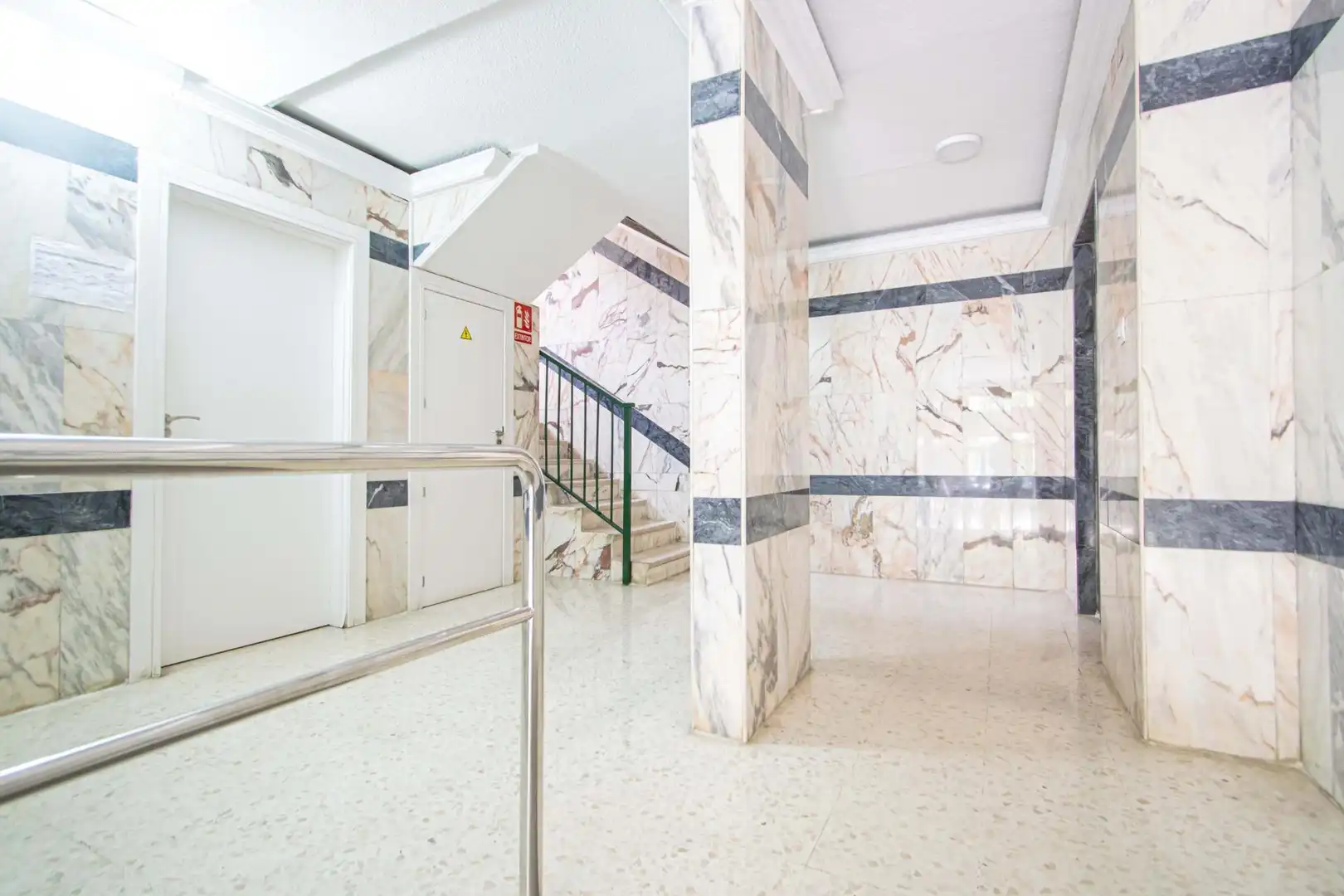 Flat for sale in Sevilla  with Air Conditioner and Heating