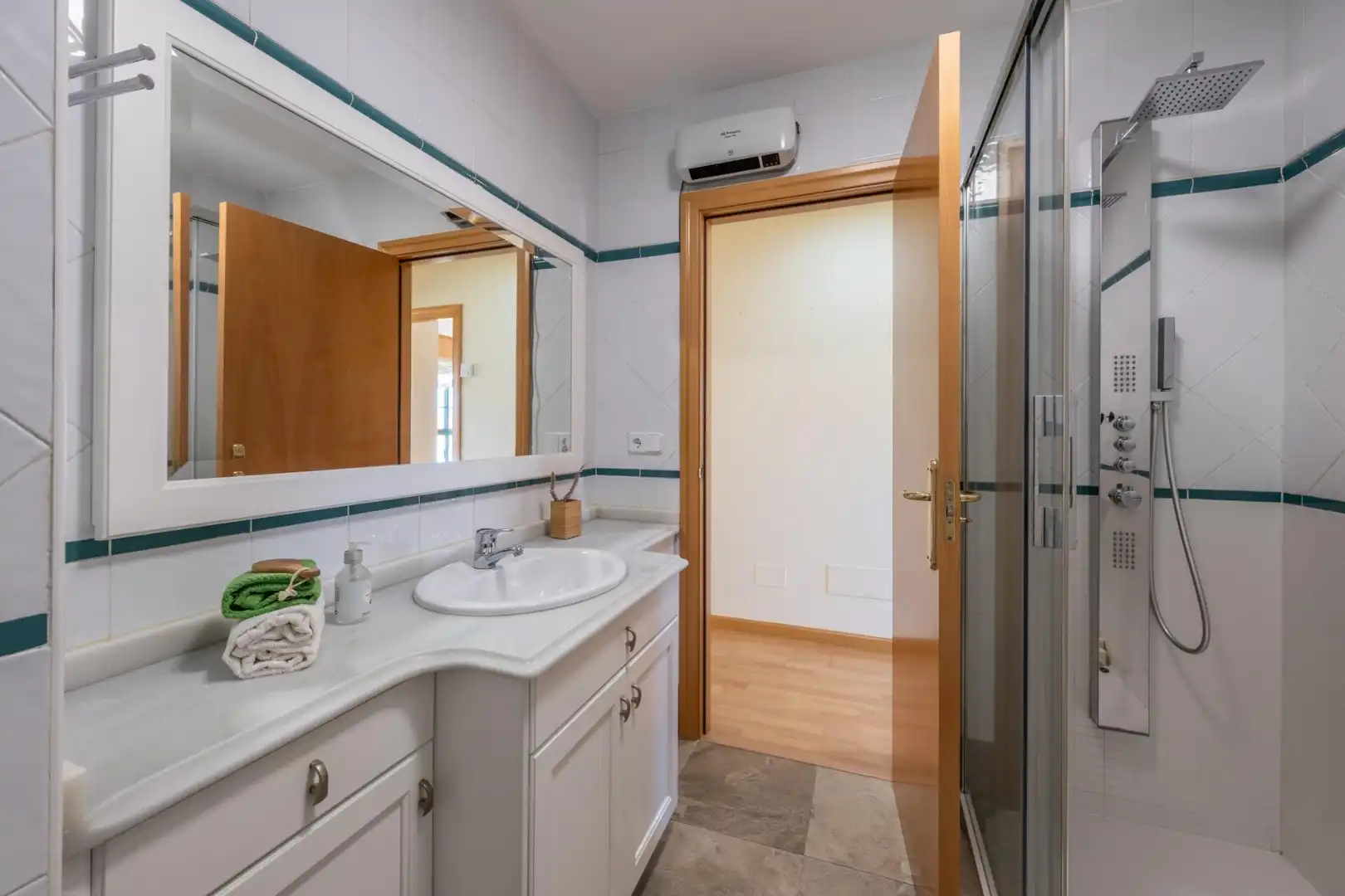 Bathroom of Detached homes for sale in A Coruña Capital   with Heating, Private garden and Storage room