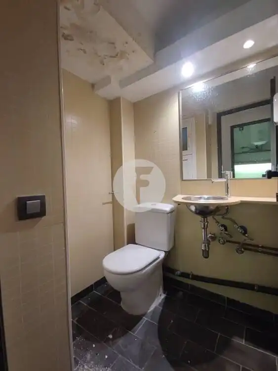 Bany de Local en venda en Barcelona