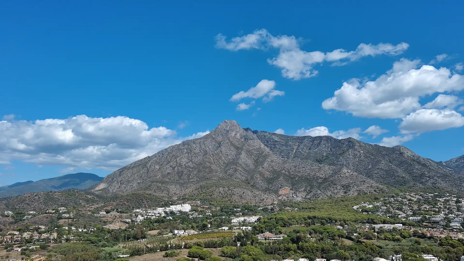 Vista exterior de Àtic en venda en Marbella amb Aire condicionat, Calefacció i Terrassa