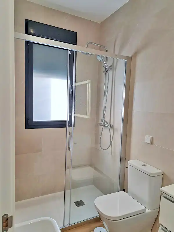 Bathroom of Ground floor for rent in Torrelodones  with Air Conditioner, Heating and Private garden