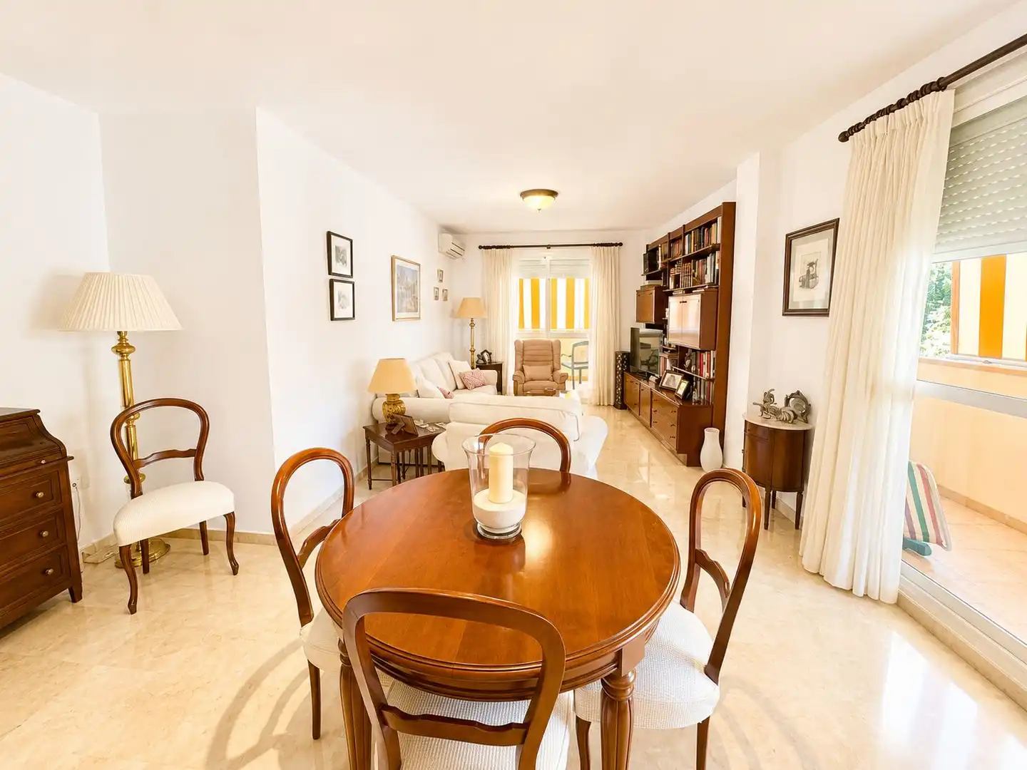 Dining room of Flat for sale in Fuengirola  with Air Conditioner, Terrace and Furnished