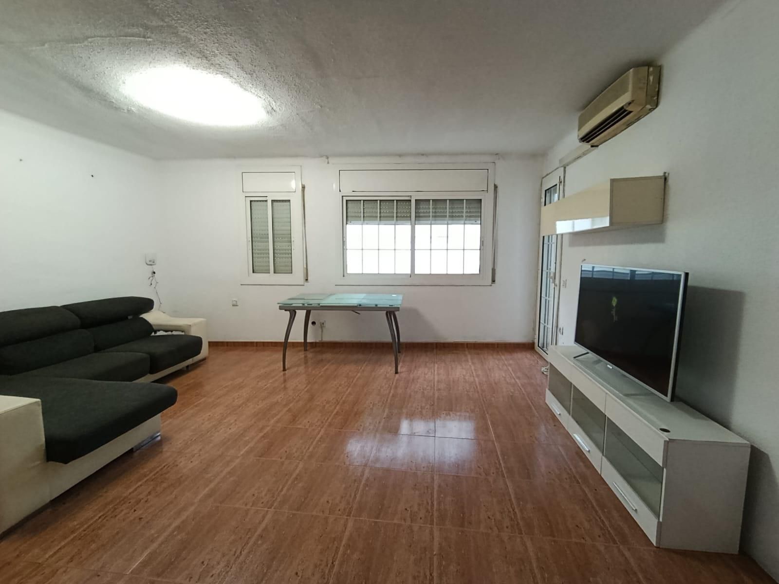 Sala d'estar de Pis en venda en Cerdanyola del Vallès amb Balcó