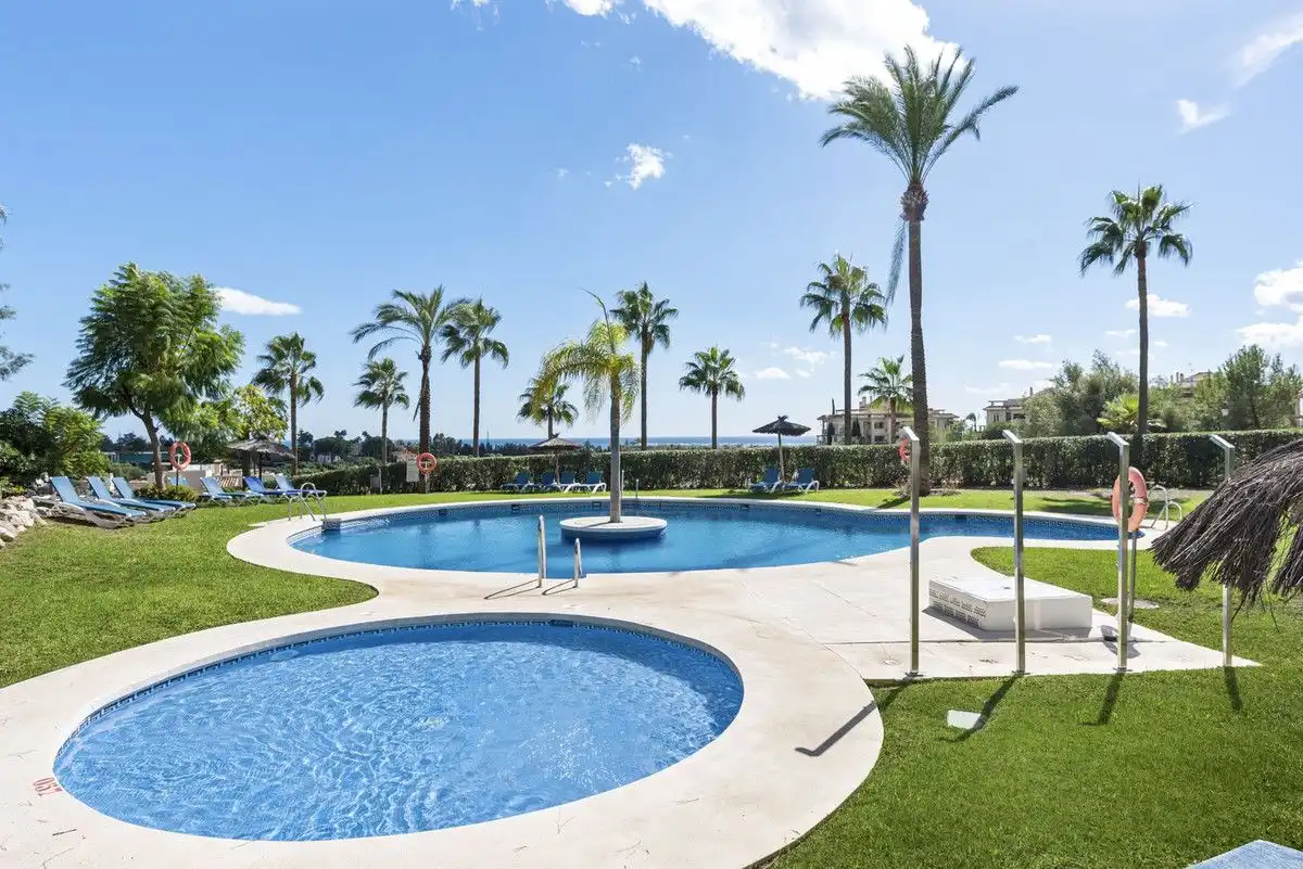 Apartamento con terraza en venta en Selwo, imagen 24