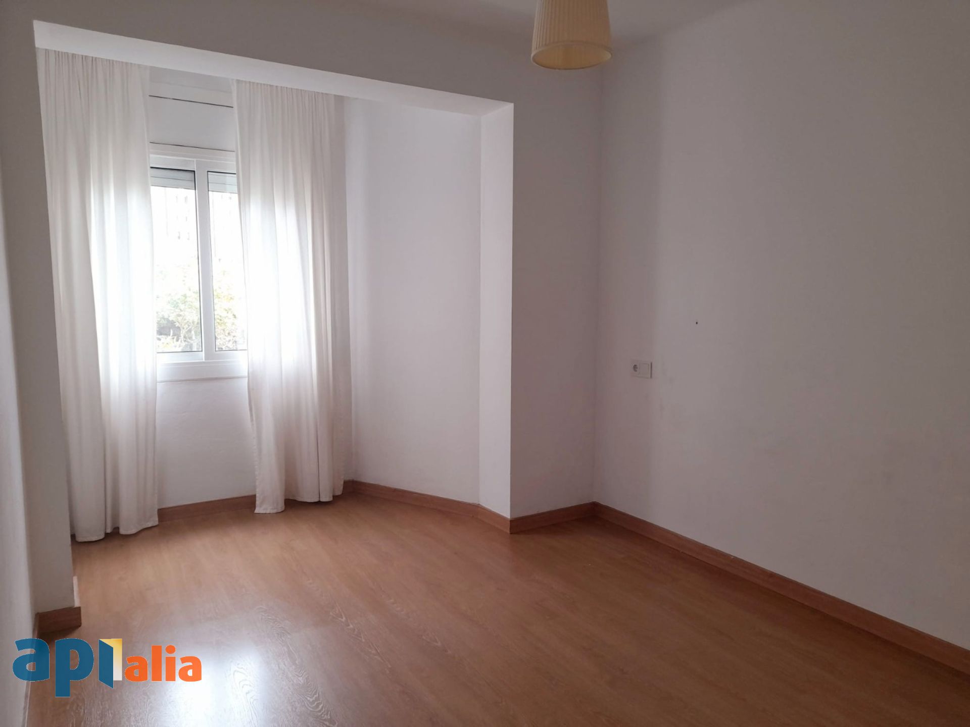 Dormitori de Pis en venda en Esplugues de Llobregat amb Balcó