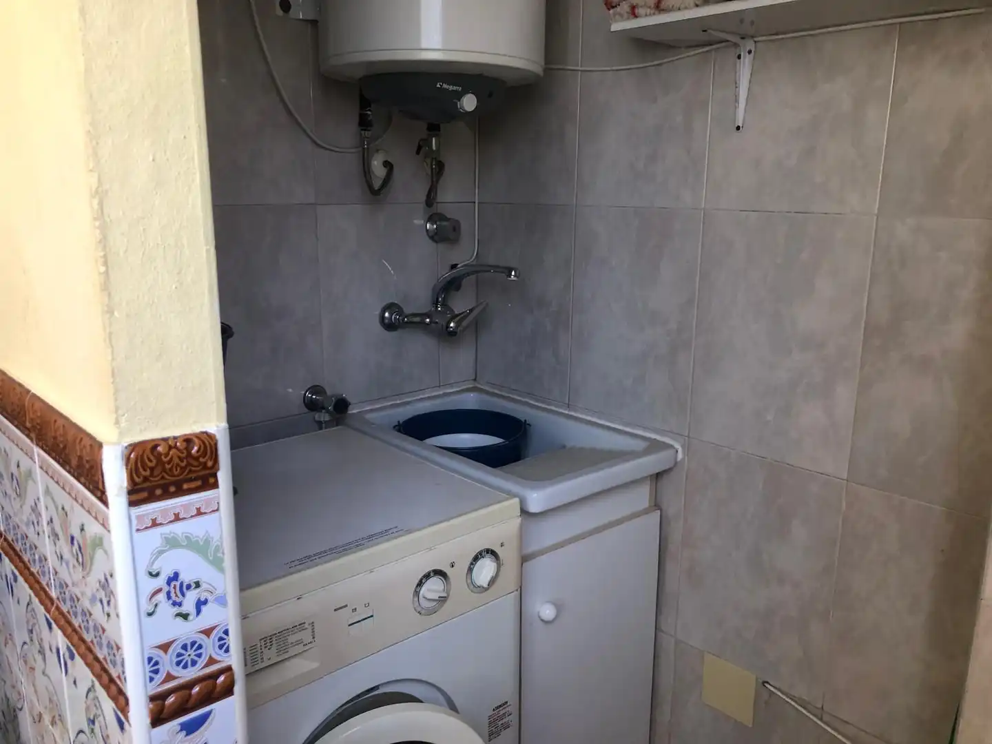 Cuina de Casa adosada en venda en Cuevas de San Marcos amb Calefacció, Terrassa i Alarma