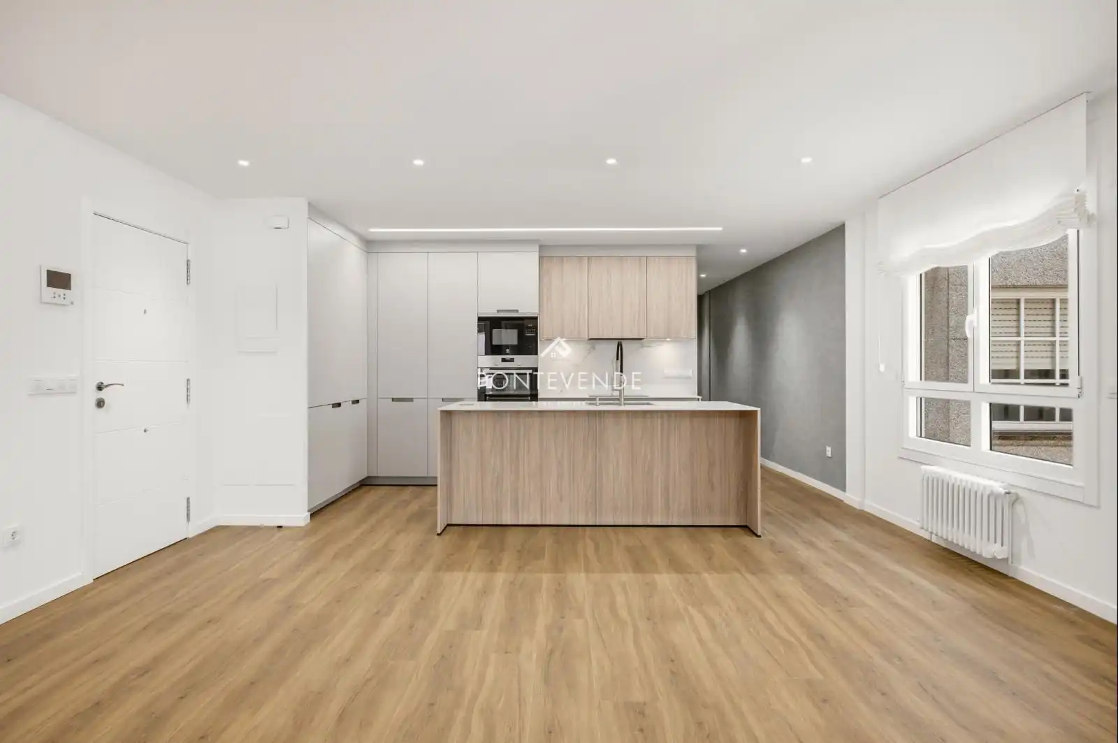 Kitchen of Flat for sale in Pontevedra Capital   with Heating and Storage room