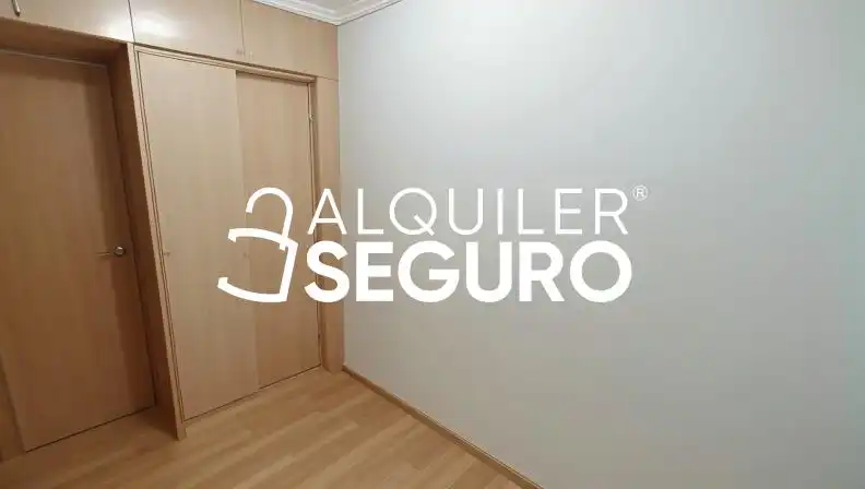 Dormitori de Pis de lloguer en Madrid amb Aire condicionat
