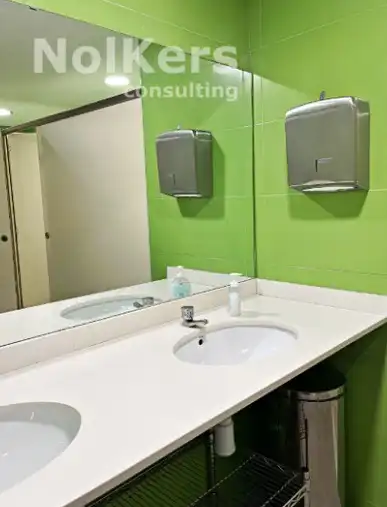 Bany de Oficina de lloguer en Sant Just Desvern amb Aire condicionat, Calefacció i Terrassa