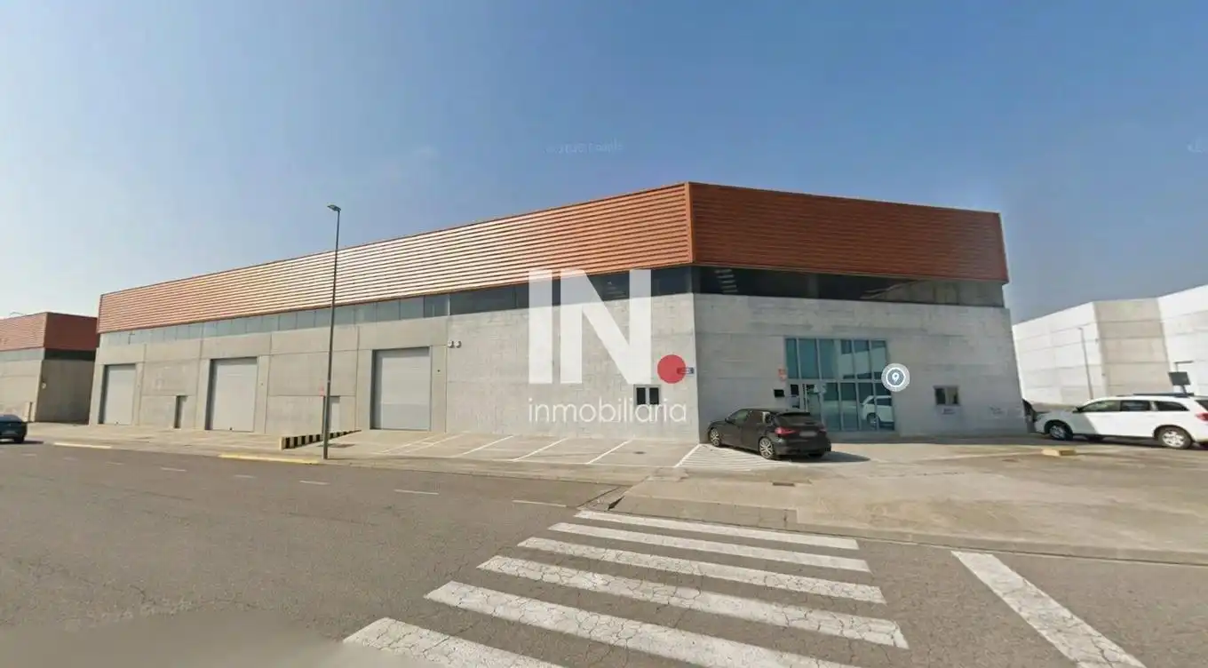 Außenansicht von Fabrikhallen zur Miete in Torrefarrera