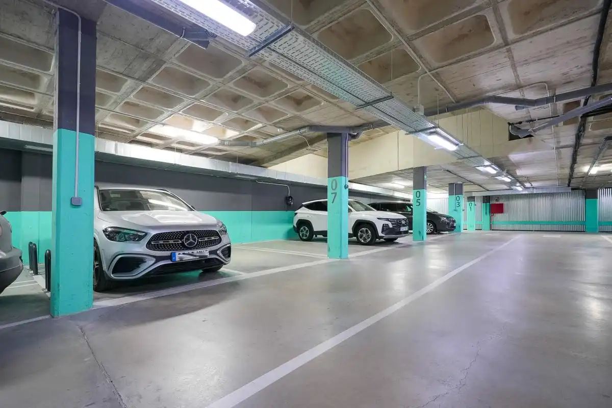 Parking of Flat for sale in Madrid  with Air Conditioner, Heating and Private garden