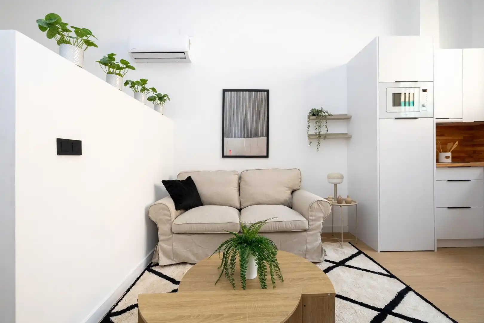 Living room of Flat for sale in Granada  with Air Conditioner, Heating and Storage room