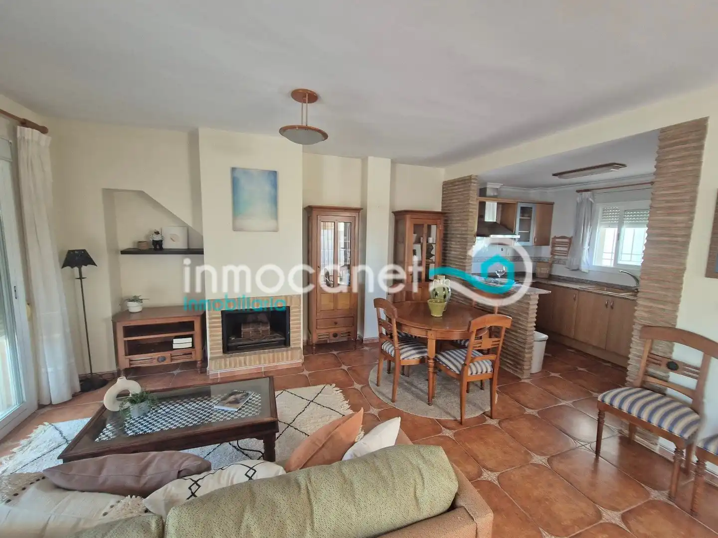 Sala d'estar de Casa adosada en venda en Oliva amb Jardí privat, Terrassa i Piscina