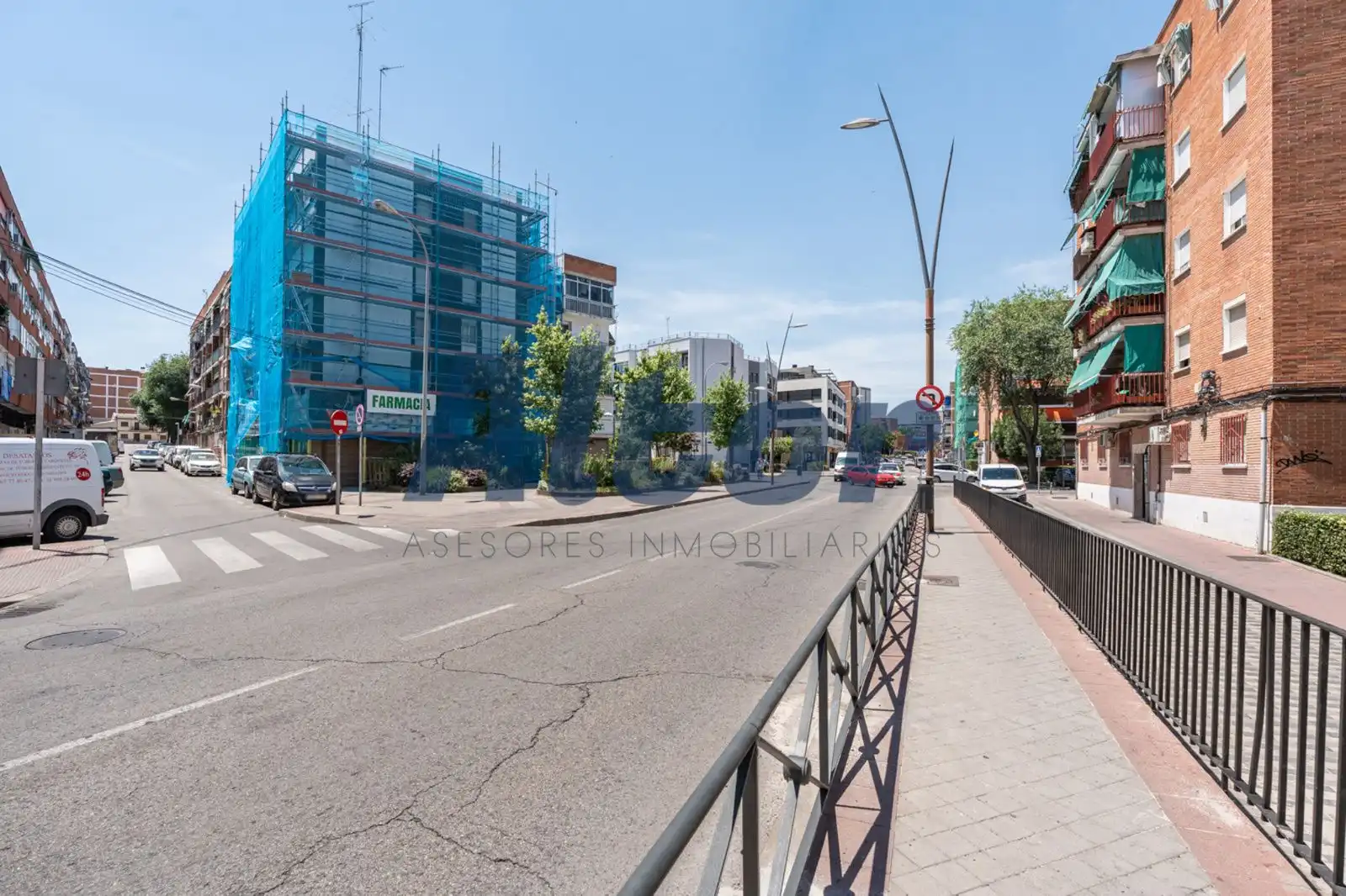 Vista exterior de Local en venda en Fuenlabrada amb Aire condicionat, Moblat i Internet