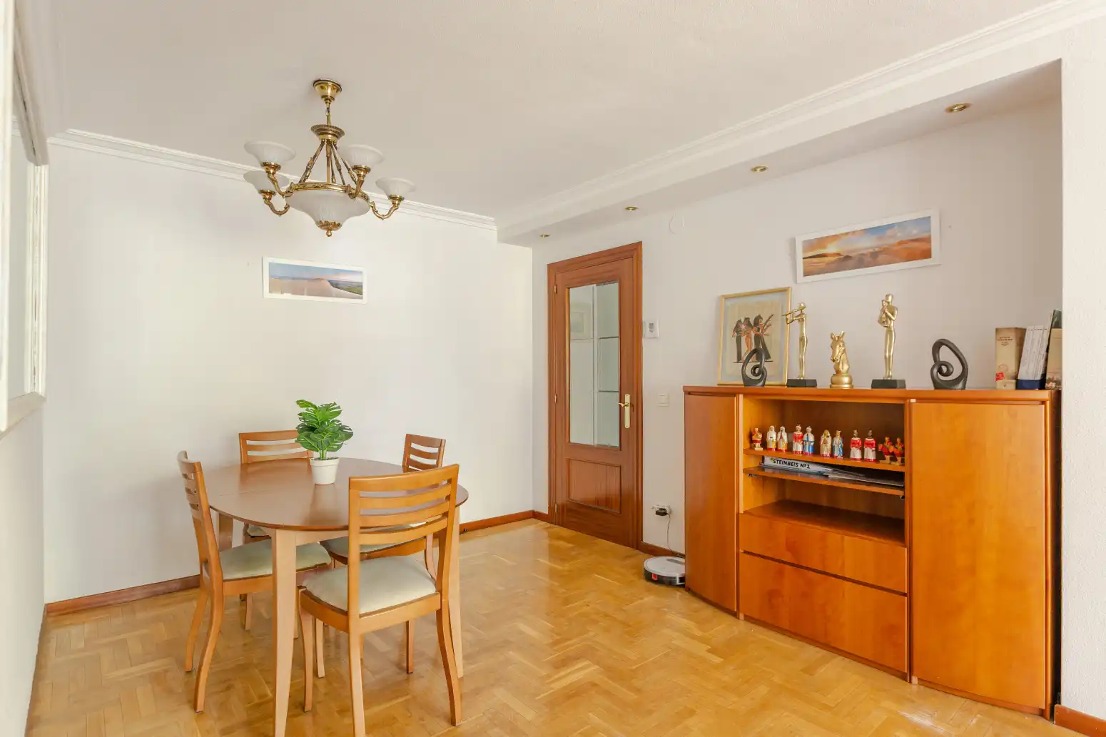 Comedor de Piso en venta en  Pamplona / Iruña con Calefacción, Parquet y Terraza