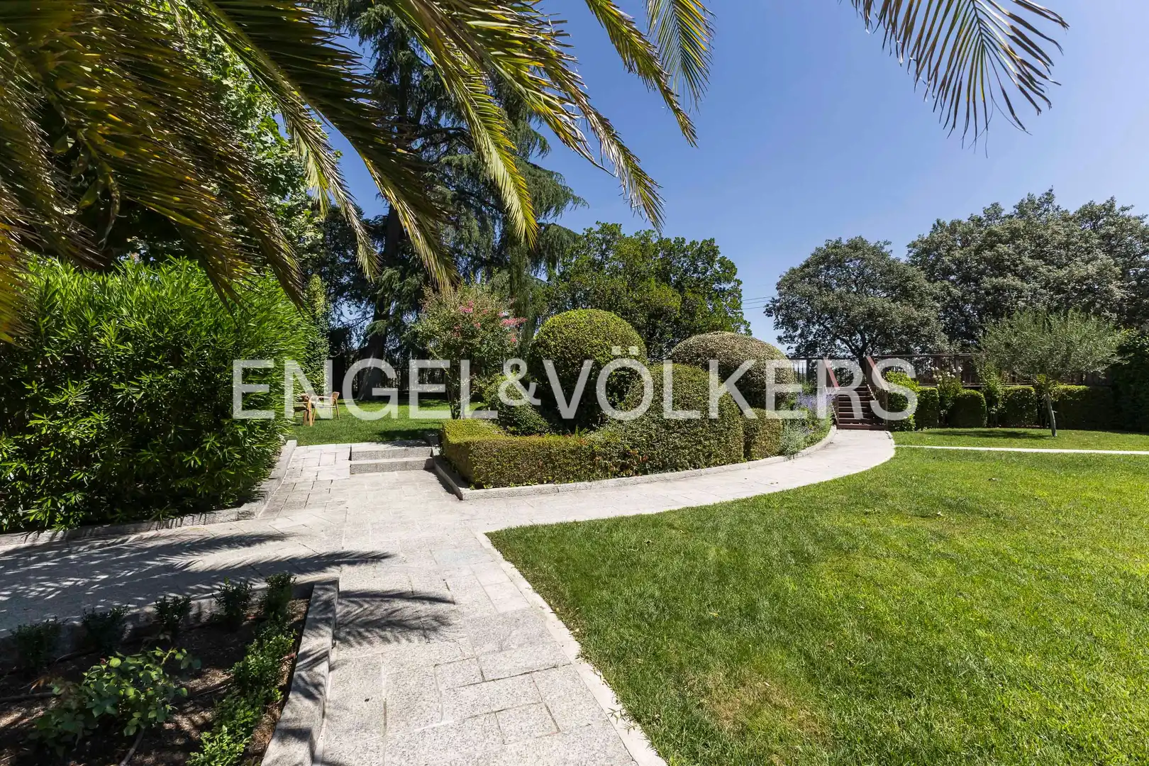 Houses for sale in Madrid  with Air Conditioner, Heating and Private garden