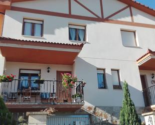 Vista exterior de Casa o xalet en venda en Frías amb Calefacció, Parquet i Terrassa