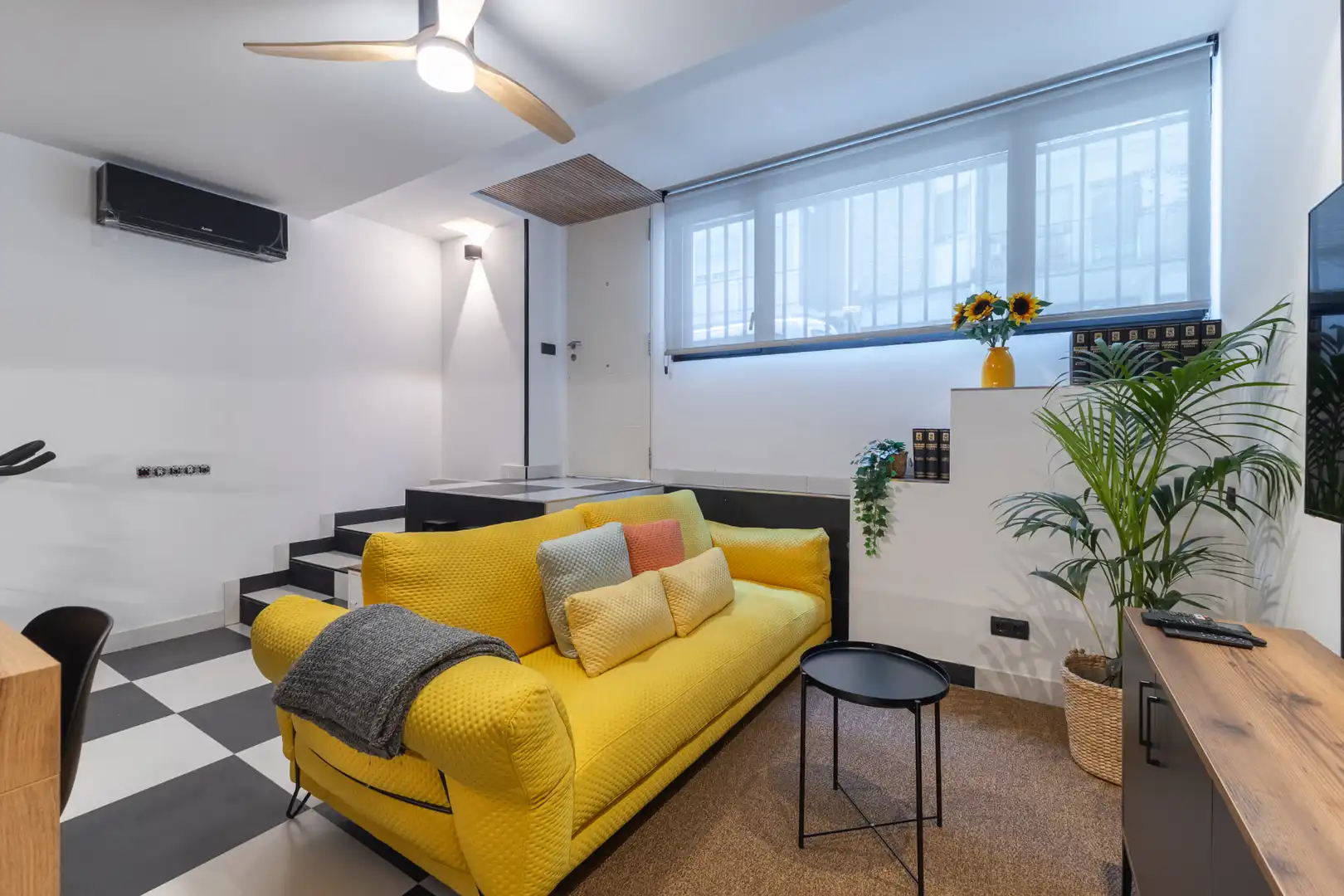 Sala de estar de Apartamento de alquiler en Madrid con Aire acondicionado, Calefacción y Amueblado