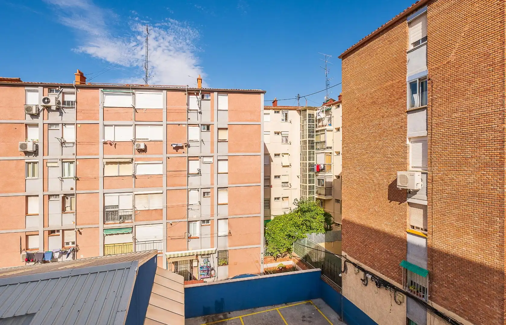 Vista exterior de Piso en venta en Madrid con Calefacción