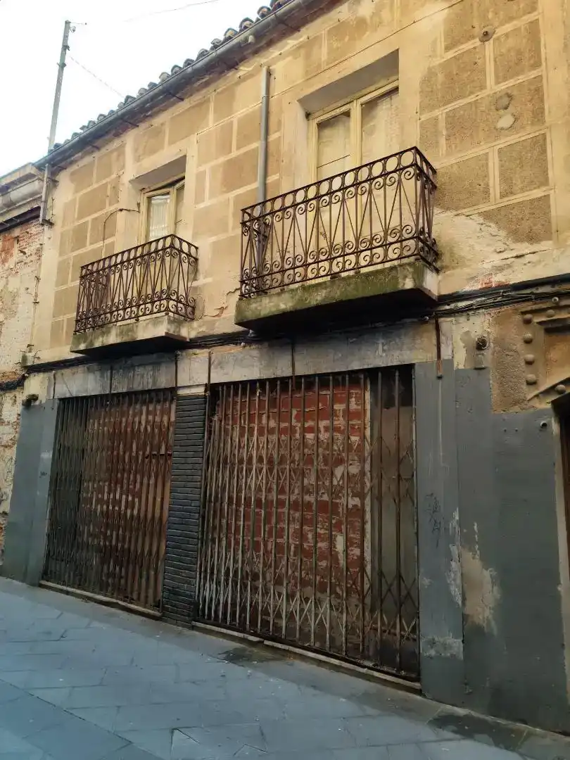 Vista exterior de Casa o xalet en venda en Talavera de la Reina amb Balcó