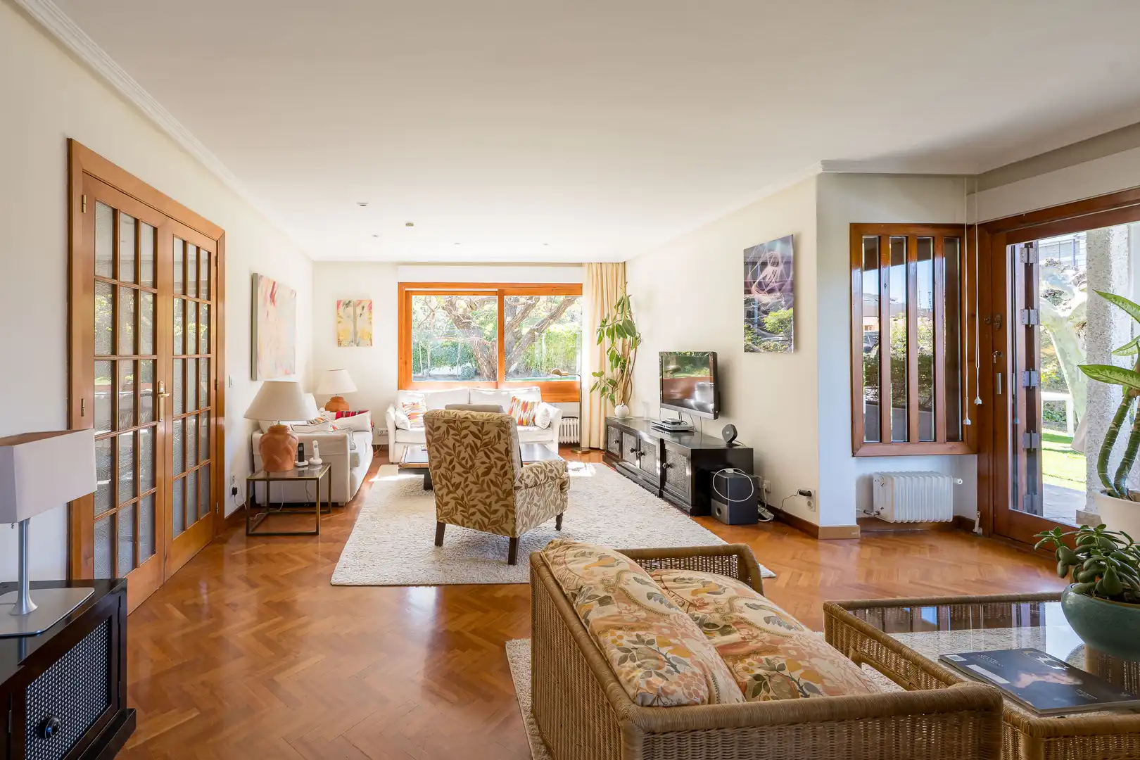 Sala d'estar de Casa o xalet en venda en Majadahonda amb Calefacció, Jardí privat i Parquet