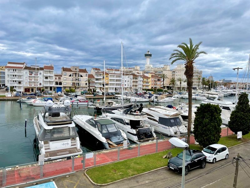 Vista exterior de Apartament en venda en Empuriabrava amb Aire condicionat, Calefacció i Terrassa