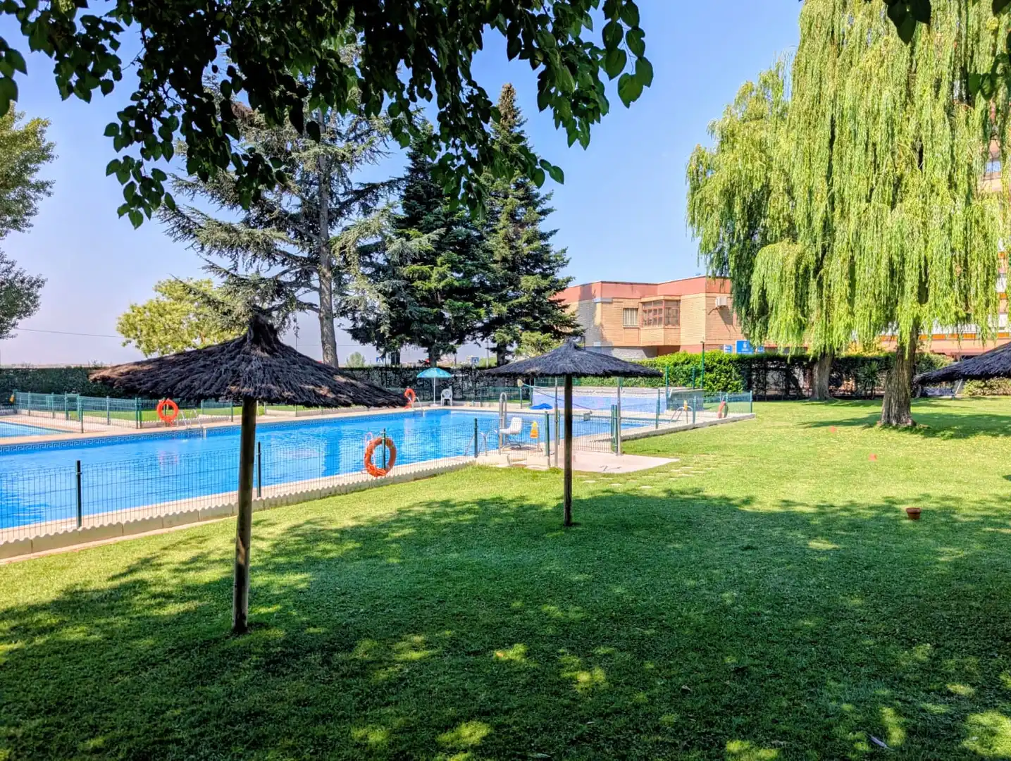Piscina de Piso en venta en Fuenlabrada con Jardín privado, Terraza y Balcón