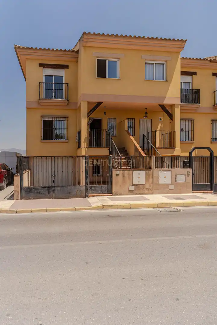 Casa adosada en venda a AV ANDALUCIA 161FUENTE VAQUEROS (GRANADA), 161, Fuente Vaqueros