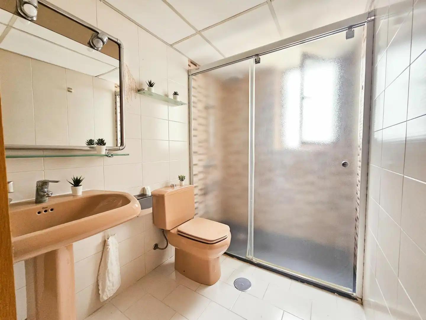 Badezimmer von Wohnung zum Verkauf in Jaén mit Klimaanlage, Heizung und Terrasse