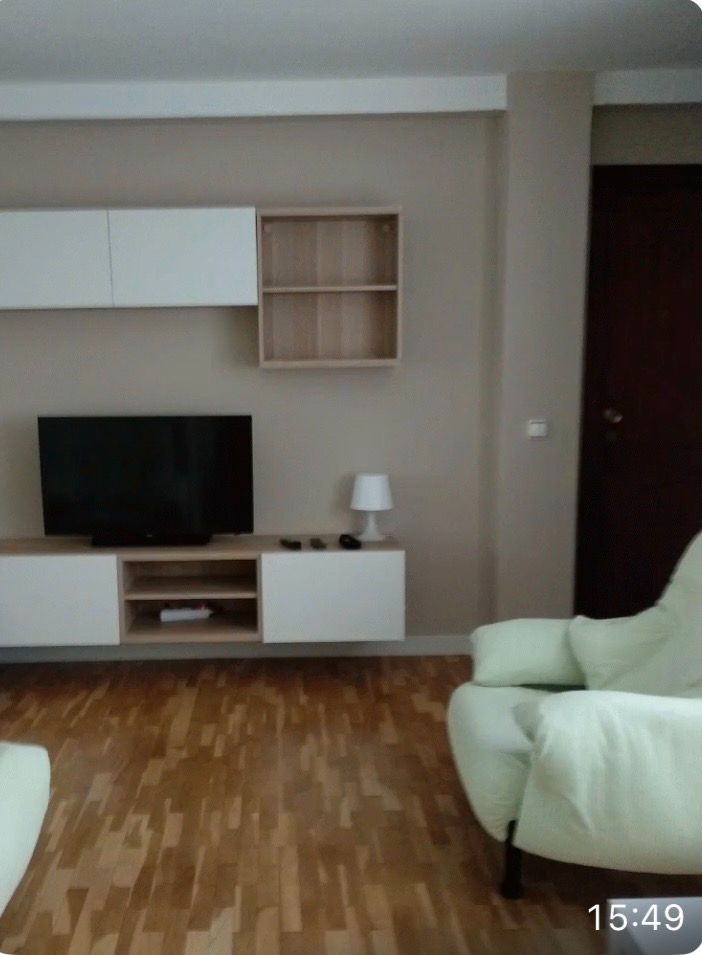 Sala d'estar de Àtic de lloguer en León Capital  amb Calefacció, Terrassa i Moblat