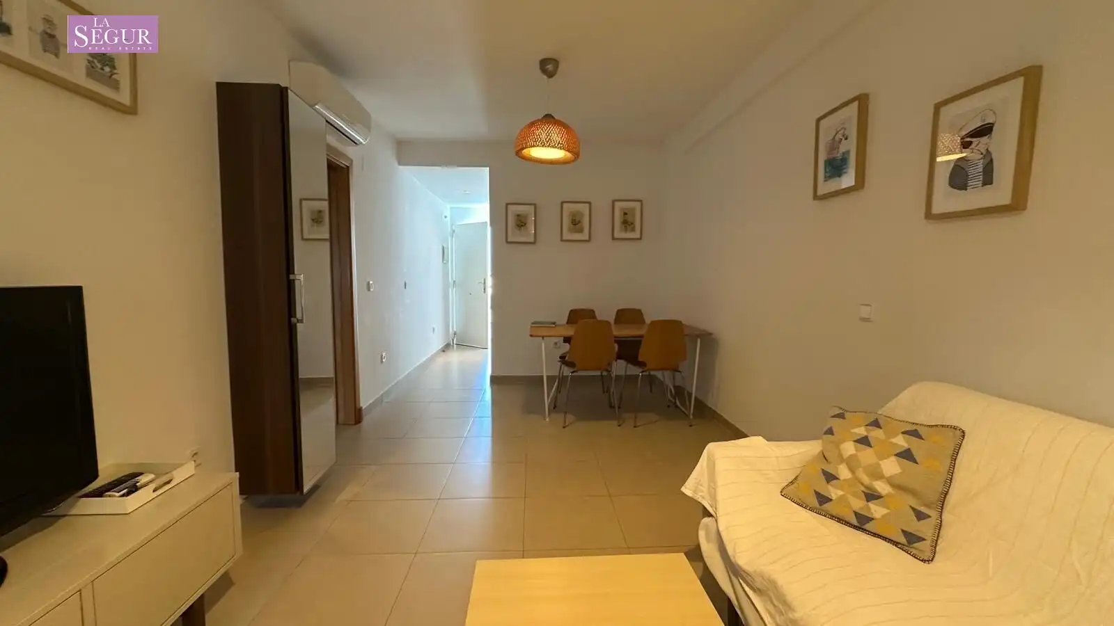 Wohnung zum Verkauf in Conil de la Frontera mit Klimaanlage, Privatgarten und Abstellraum