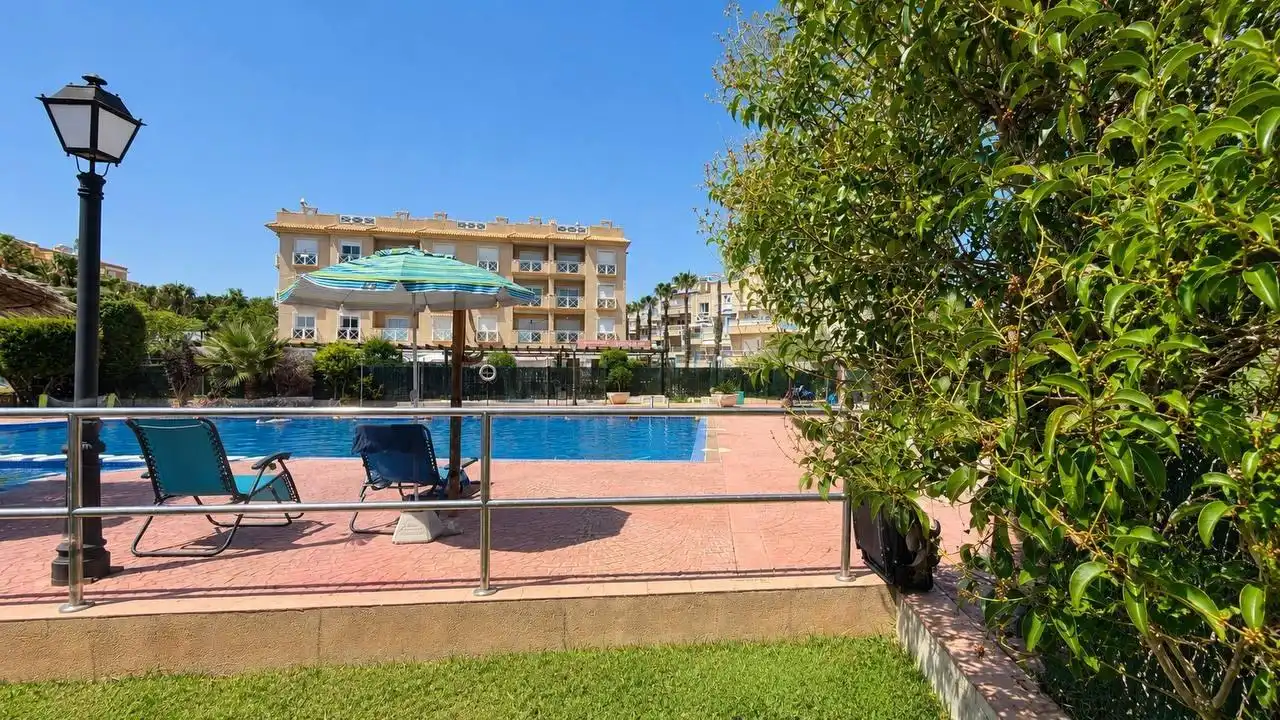 Piscina de Apartamento en venta en Orihuela con Jardín privado, Amueblado y Balcón