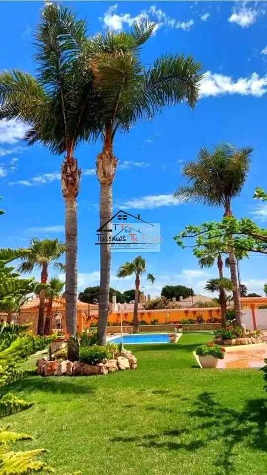 Vista exterior de Finca rústica en venda en Benicarló amb Jardí privat, Terrassa i Piscina