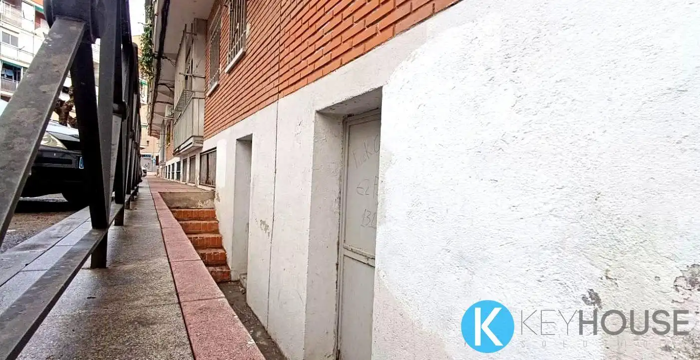 Geschaftsraum zur Miete in Circunvalación, Virgen del Rosario