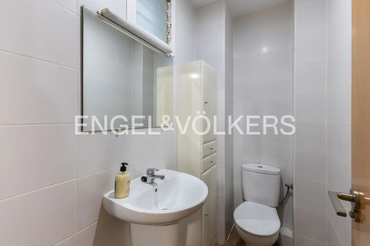 Bathroom of Flat for sale in Valencia  with Heating, Terrace and Storage room