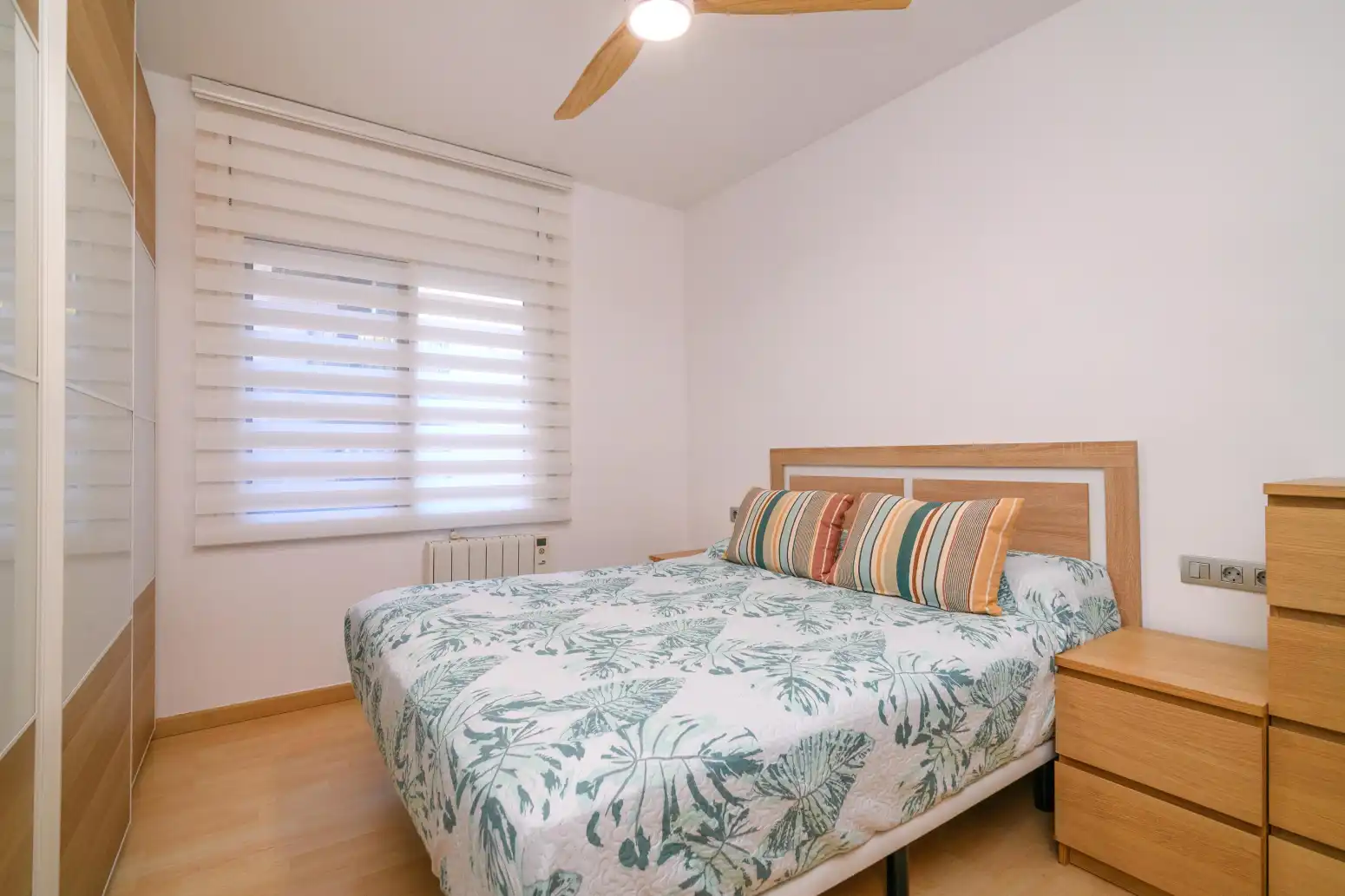Bedroom of Flat for sale in La Roureda