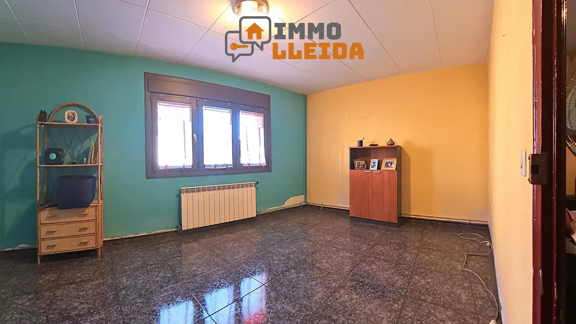 Sala d'estar de Casa adosada en venda en Binéfar amb Calefacció, Terrassa i Traster