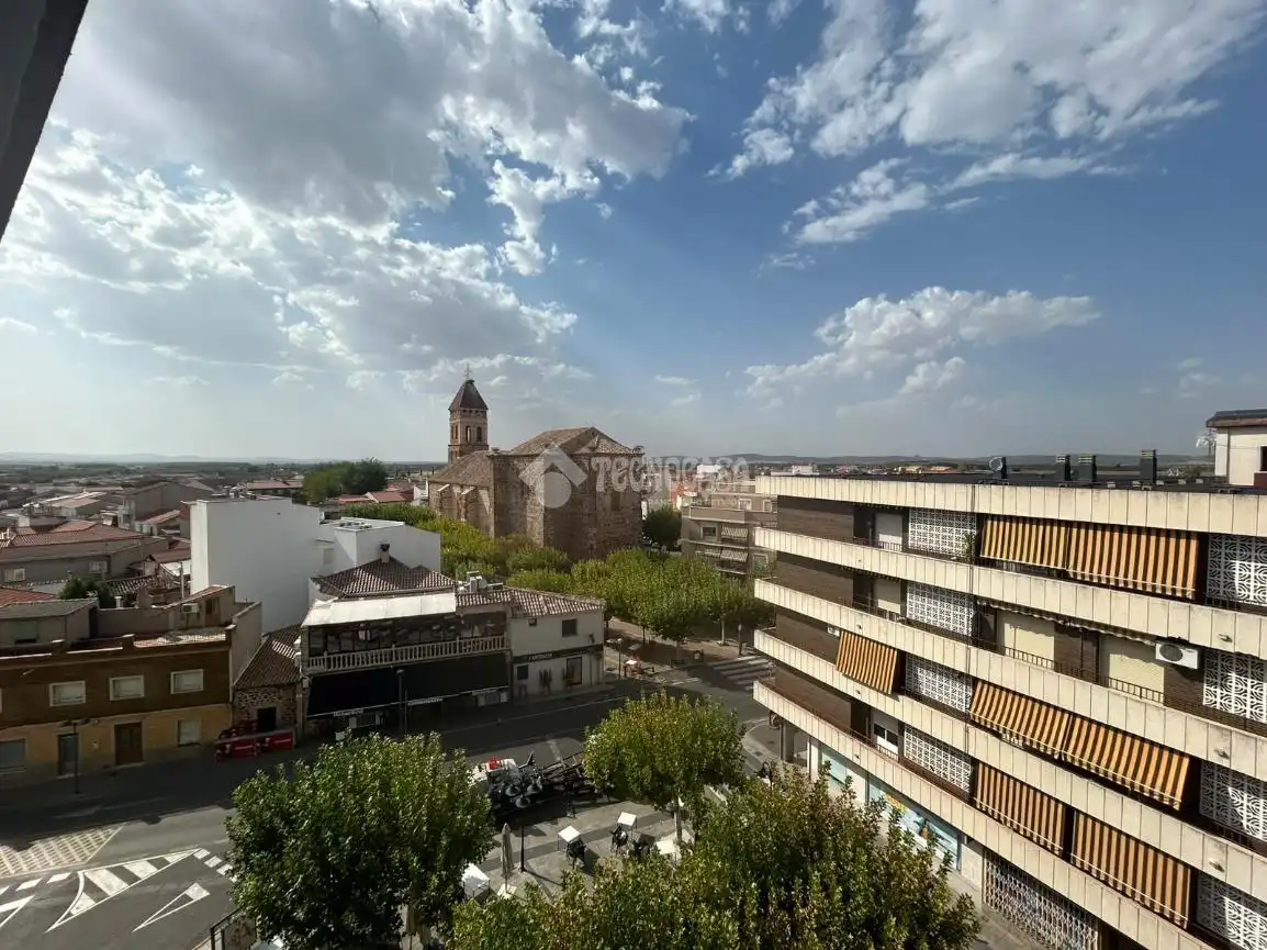 Außenansicht von Wohnung zum Verkauf in Argamasilla de Calatrava mit Klimaanlage, Heizung und Terrasse
