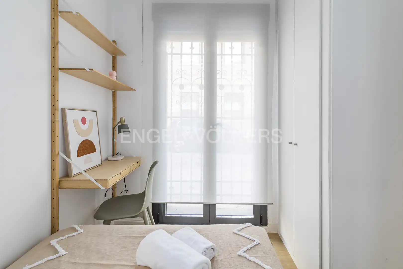 Dormitori de Apartament de lloguer en Madrid amb Aire condicionat, Calefacció i Moblat